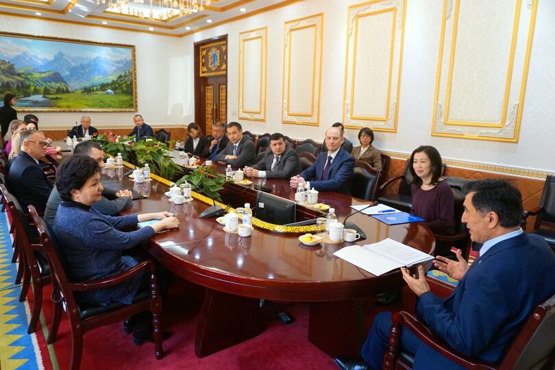 Встреча Генерального секретаря ШОС Владимира Норова с делегацией представителей общественных организаций и исследовательских центров стран Центральной Азии и СНГ