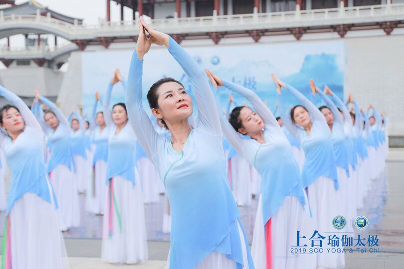 Древний город Сиань собрал любителей йоги и тайцзи