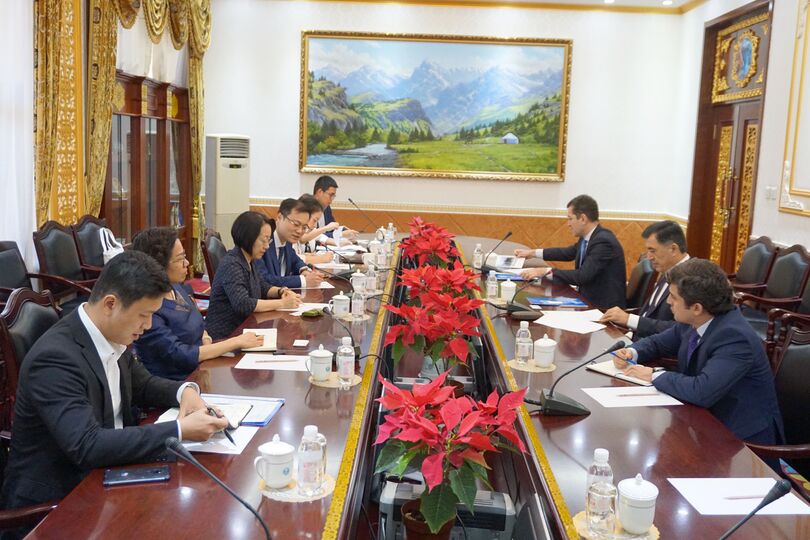 Генеральный секретарь ШОС встретился с вице-мэром города Наньнин 
