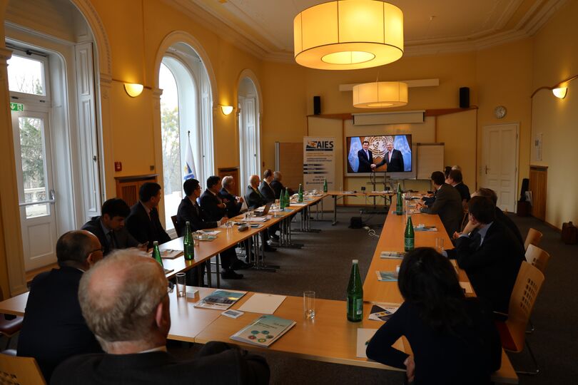 «Круглый стол» на тему «Роль ШОС в продвижении мира и безопасности» в Австрийском институте по вопросам европейской политики и политики безопасности