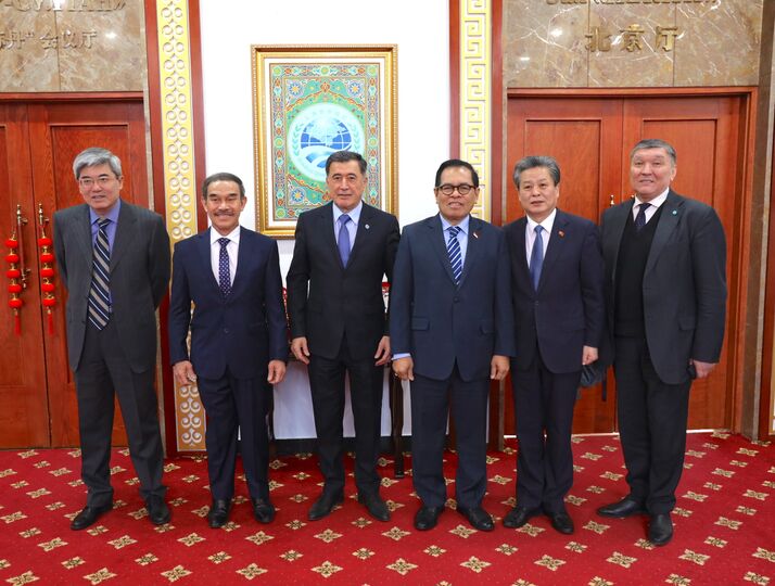 Генерального секретаря ШОС Владимира Норова с послами Брунея и Индонезии в КНР, а также Генеральным секретарём Центра АСЕАН-Китай