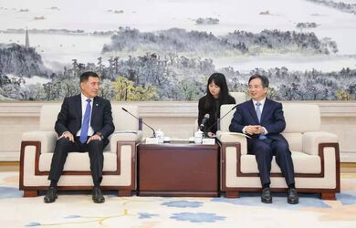Встреча с Постоянным членом Комитета КПК провинции, Секретарем Комитета КПК г. Ханчжоу