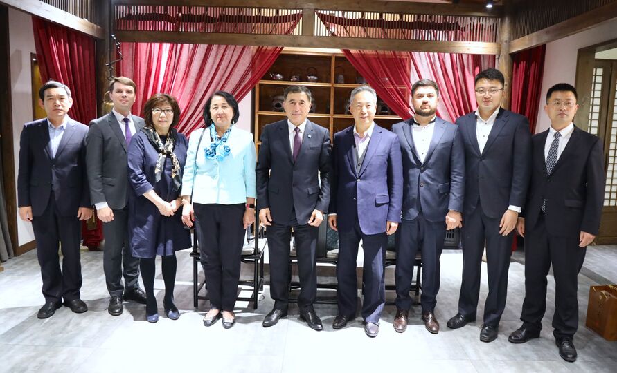 Генеральный секретарь ШОС встретился Председателем правления компании Weidong Cloud Education
