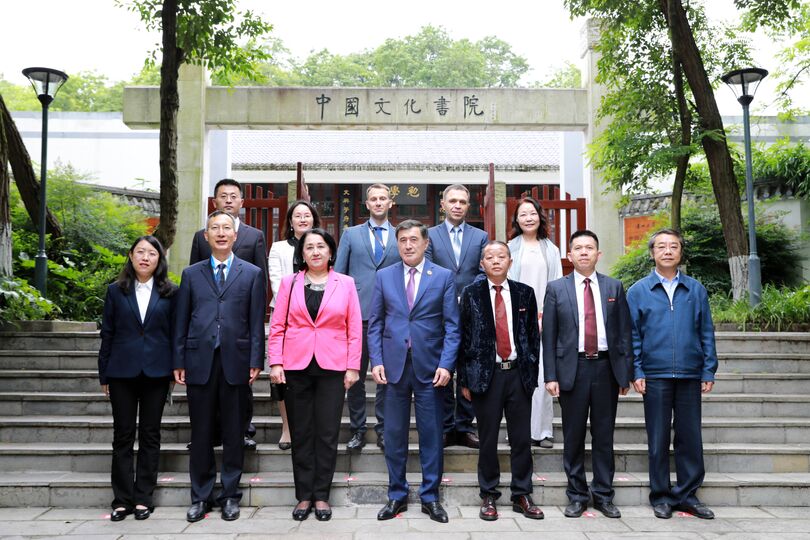 Генеральный секретарь ШОС посетил кампус Гуйчжоуского университета
