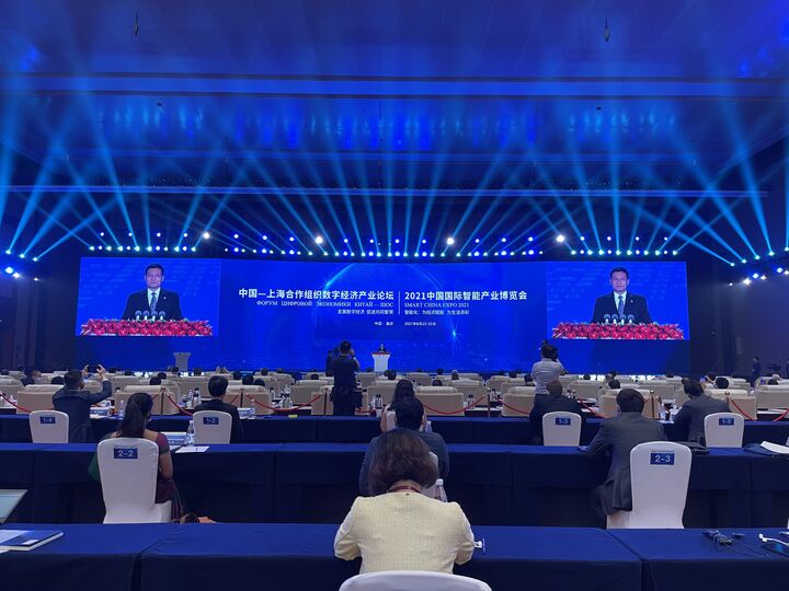 Министр промышленности и информационных технологий КНР Сяо Яцин