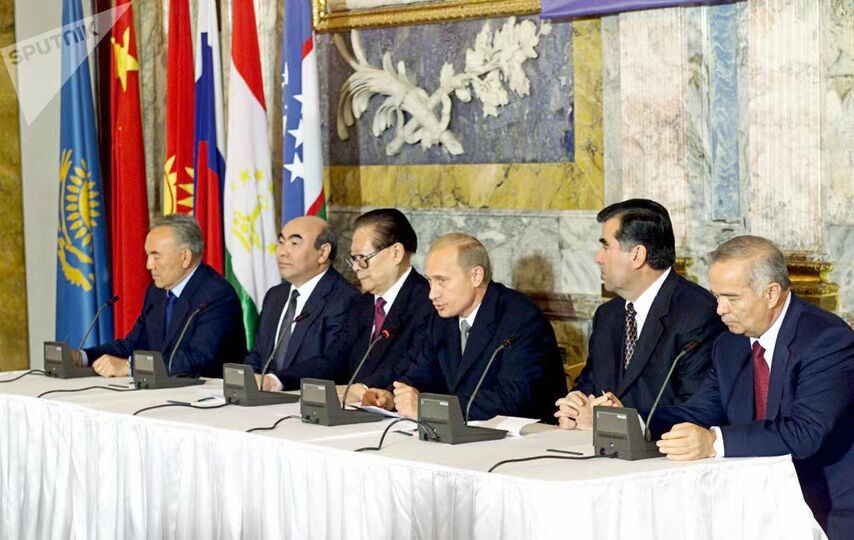 Заседание Совета глав-государств членов ШОС в Санкт-Петербурге  2002 год