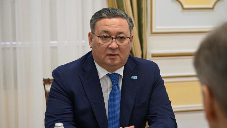 Глава МИД Казахстана провёл встречу с Генеральным секретарём ШОС