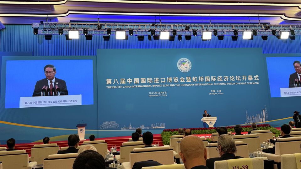 Об участии в международной выставке импорта и в экономическом форуме в Шанхае