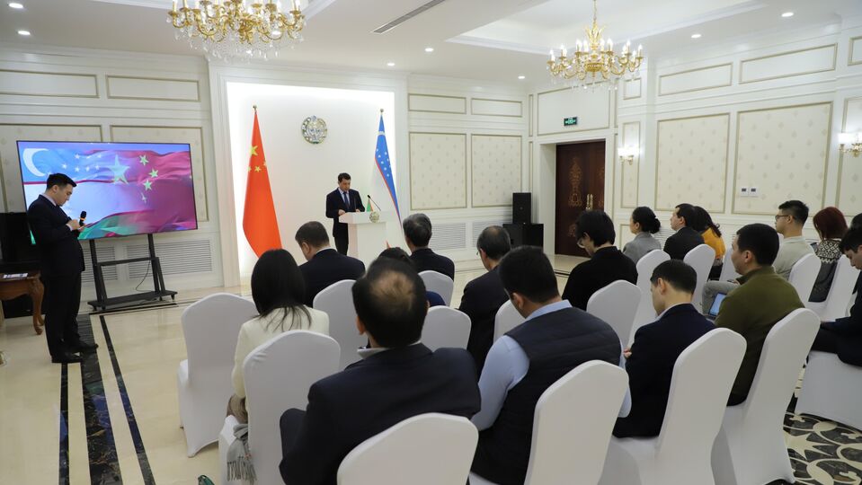 О "круглом столе" в Посольстве Узбекистана в Пекине