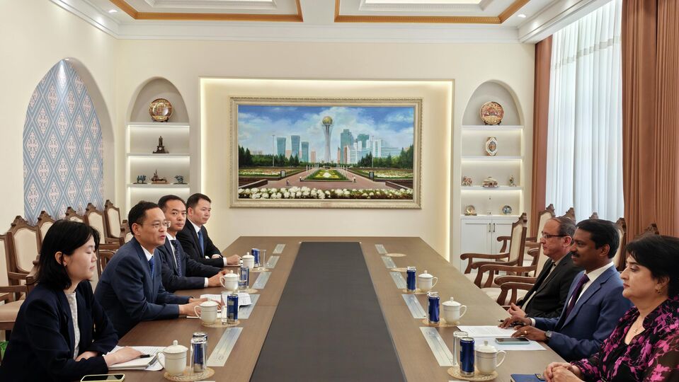 О контактах с представителями Департамента коммерции провинции Цзянси