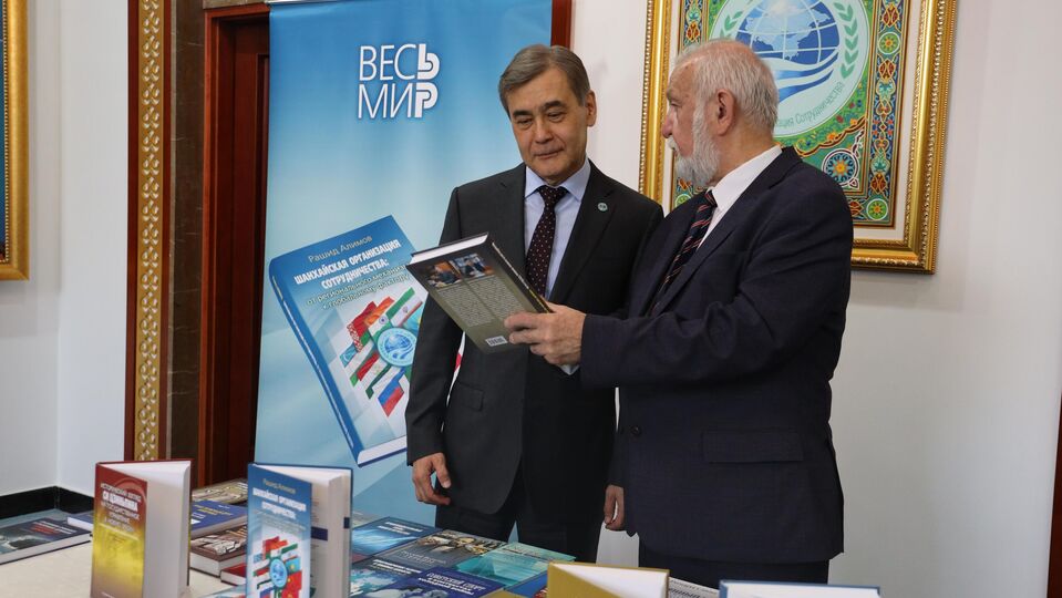 О передаче Секретариату ШОС книг издательства "Весь Мир"