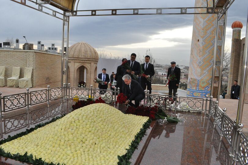 Генеральный секретарь ШОС отдал дань памяти Первому Президенту Узбекистана Генеральный секретарь ШОС отдал дань памяти Первому Президенту Узбекистана