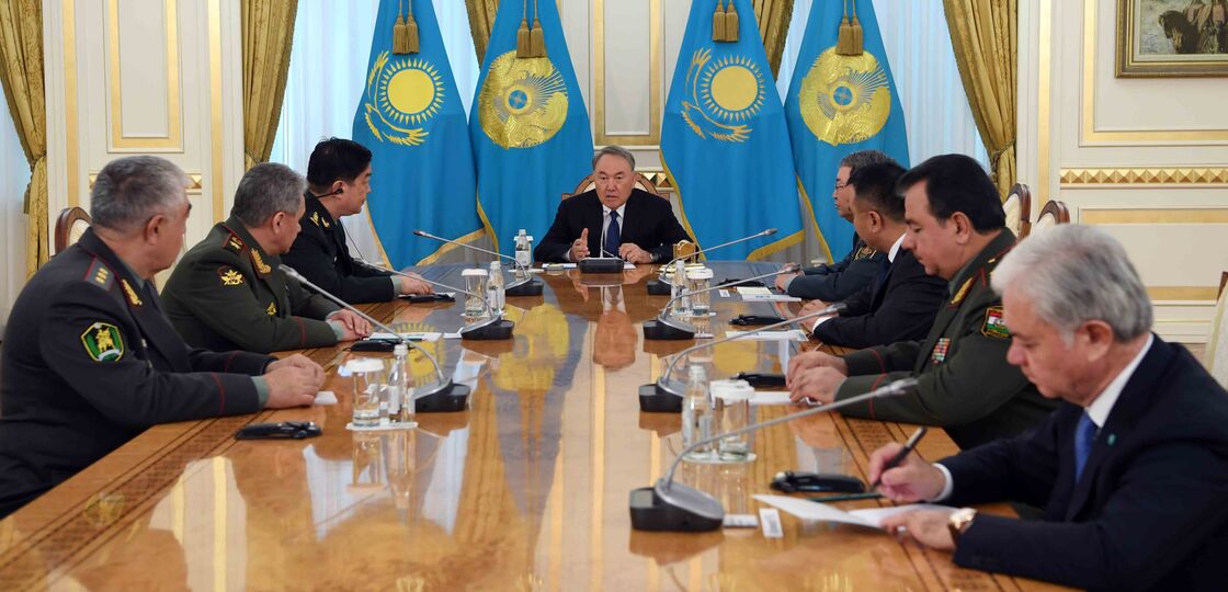 Президент Казахстана принял руководителей делегаций Совещания министров обороны государств-членов ШОС (фото из сайта Президента Республики Казахстан)