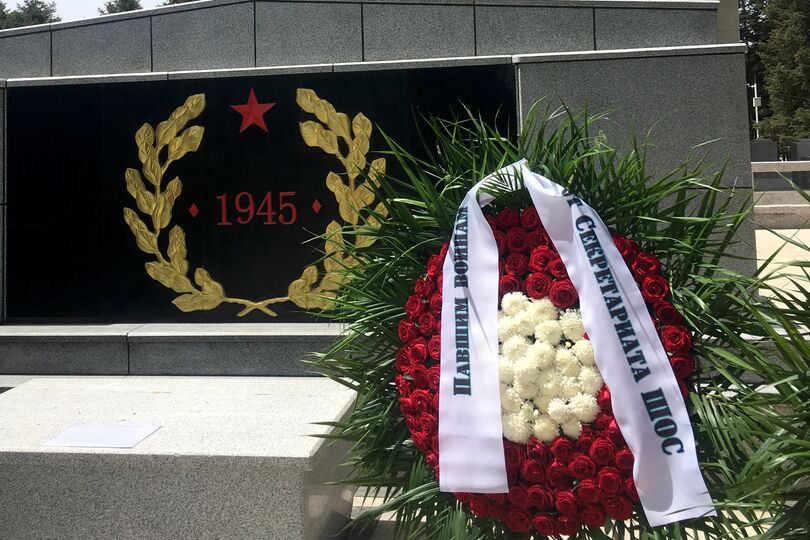 Торжественная церемония возложения венков по случаю 73-й годовщины Великой Победы