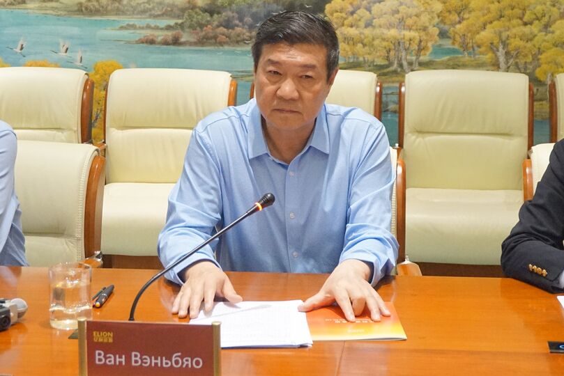 Президент корпорации господин Ван Вэньбяо Президент корпорации господин Ван Вэньбяо