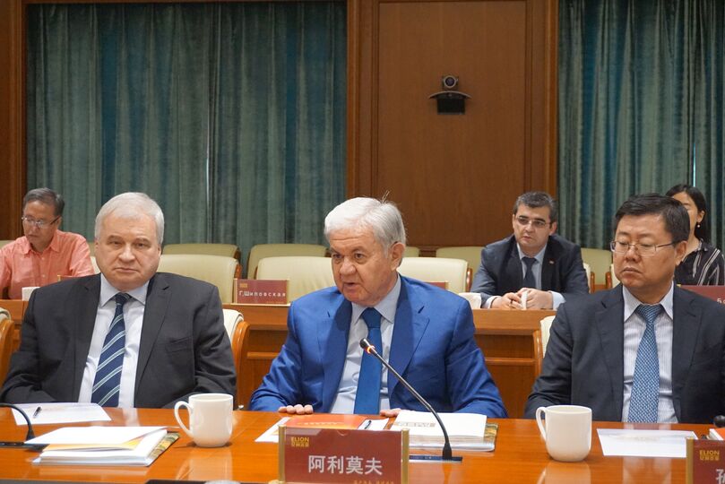 Клуб послов ШОС изучил опыт Китая в борьбе с опустыниванием Клуб послов ШОС изучил опыт Китая в борьбе с опустыниванием