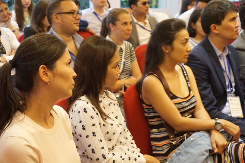 Окунуться в атмосферу ШОС смогли участники Третьего молодежного лагеря ШОС, посетив штаб-квартиру Организации Окунуться в атмосферу ШОС смогли участники Третьего молодежного лагеря ШОС, посетив штаб-квартиру Организации